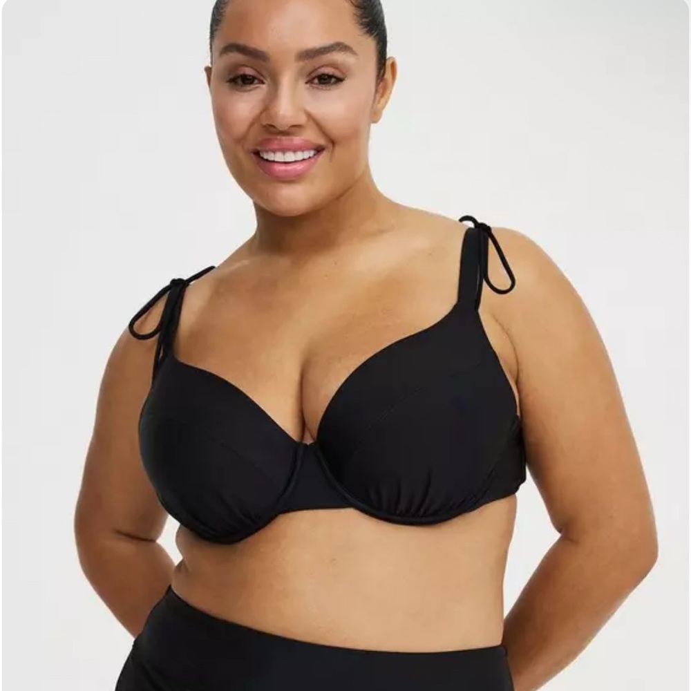 Torrid NWOT Wired Bow Bikini Top